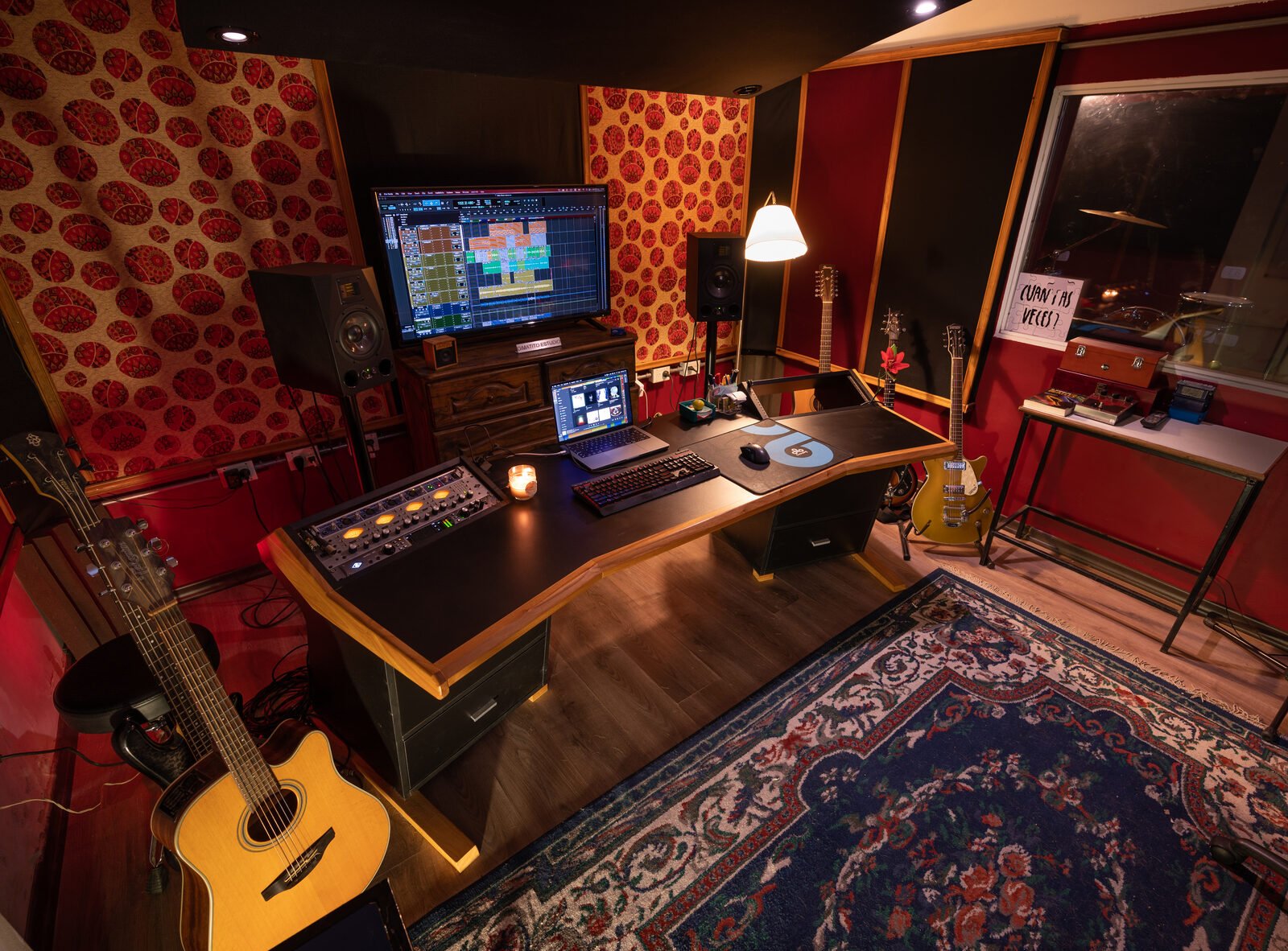 Sala de control, otro ángulo